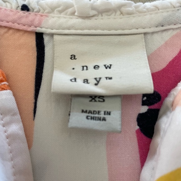 A New Day Sleeveless Top Floral - Picture 5 of 6